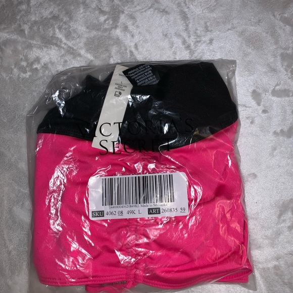 VS PINK ULTIMATE WRAP SPORTS BRA & GYM SHORTIE SET - Picture 8 of 8
